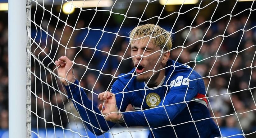 Alejandro Garnacho — 6.8: Không thể phủ nhận nỗ lực thi đấu của Garnacho, nhưng hiệu quả đầu ra lại vô cùng thất vọng nếu so với tầm ảnh hưởng của anh trong trận gặp Arsenal. Bằng cách nào đó, anh đã bỏ lỡ một bàn thắng mười mươi.