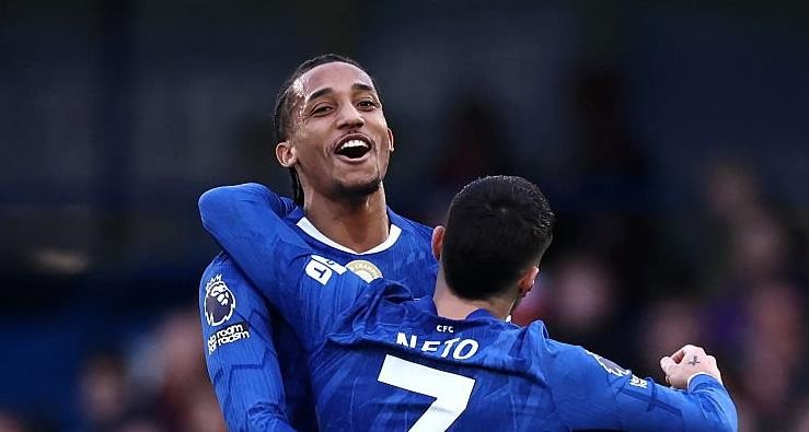 Joao Pedro — 7.7: Một cầu thủ khác thi đấu đầy nỗ lực. Gặp khó khăn khi lùi sâu tham gia lối chơi nhưng nguy hiểm hơn hẳn khi tập trung vào vòng cấm. Có lẽ hơi kém may mắn khi không kiếm được quả phạt đền nào nhưng đã ghi bàn thắng với đẳng cấp thực sự.