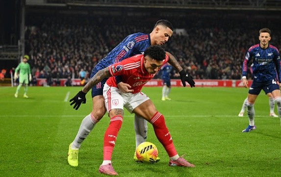 William Saliba (7.1 điểm): Trung vệ người Pháp tiếp tục khẳng định bản lĩnh của một 