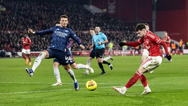 Ben White (7.2 điểm): Đảm nhiệm hành lang cánh phải, White đã hoàn thành tốt nhiệm vụ phòng ngự khi phải đối đầu với một Hudson-Odoi đầy tốc độ và lắt léo. Anh chơi điềm tĩnh, bọc lót tốt cho các trung vệ và có một vài tình huống dâng cao hỗ trợ tấn công ở mức tròn vai. Tuy nhiên, sự đột biến từ những quả tạt của anh trong trận này là chưa đủ lớn.