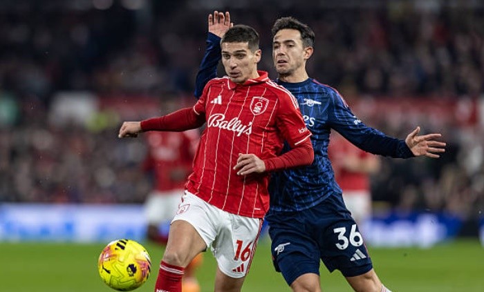 Martin Zubimendi (6.7 điểm): Một ngày thi đấu dưới sức của tiền vệ người Tây Ban Nha. Anh không thể duy trì được tầm ảnh hưởng như những vòng đấu trước khi thường xuyên bị Elliot Anderson bên phía Forest áp sát quyết liệt. Zubimendi tỏ ra lúng túng trong việc thoát pressing, khiến các đợt luân chuyển bóng từ trung lộ của Arsenal bị đứt quãng.