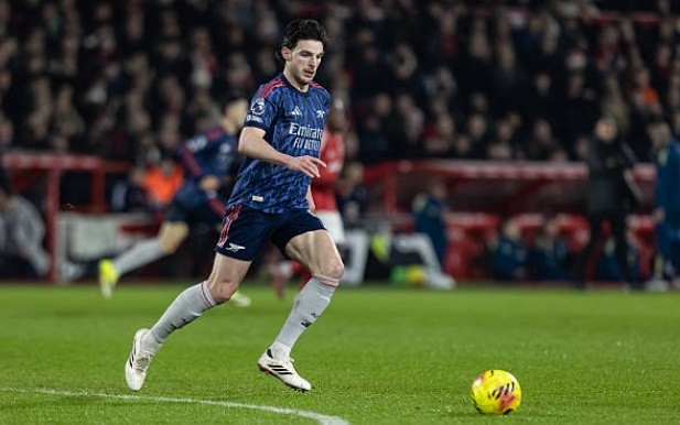 Declan Rice (7.1 điểm): Rice vẫn là nhân tố hoạt động năng nổ nhất nơi tuyến giữa của Pháo thủ. Anh thực hiện tốt vai trò đánh chặn và điều tiết nhịp độ trận đấu. Những quả treo bóng từ tình huống cố định của Rice vẫn mang lại sự đe dọa, đặc biệt là pha dọn cỗ cho Merino đánh đầu suýt thành bàn. Dù vậy, một mình Rice là chưa đủ để khỏa lấp sự thiếu sáng tạo của cả hệ thống.