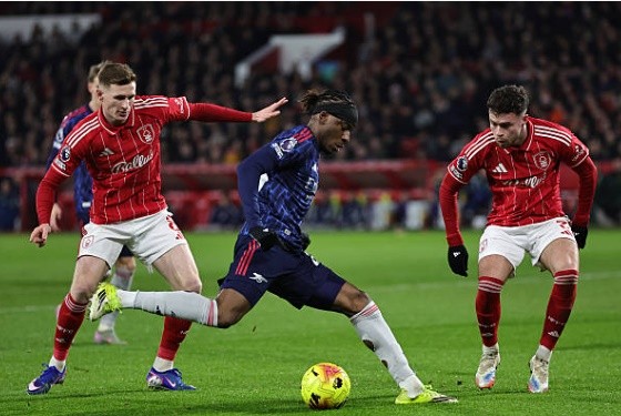 Noni Madueke (6.8 điểm): Thi đấu rất nỗ lực bên hành lang cánh phải với nhiều tình huống đi bóng mang tính đột biến. Madueke có một vài quả tạt khá nguy hiểm vào vùng cấm địa nhưng anh lại mắc điểm yếu cố hữu là giữ bóng quá lâu, làm chậm nhịp độ tấn công chung của toàn đội. Anh sớm bị thay ra ở đầu hiệp hai để nhường chỗ cho Saka.