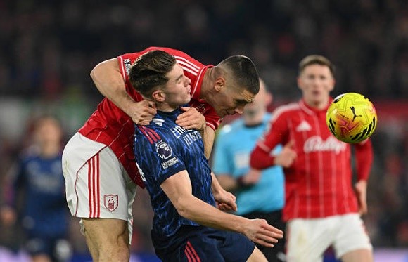 Viktor Gyokeres (6.6 điểm): Một trận đấu gây thất vọng của chân sút người Thụy Điển. Anh phung phí cơ hội mười mươi khi để mất bóng ngay trong tư thế đối mặt sau sai lầm của hậu vệ đối phương. Gyokeres cho thấy sự chậm chạp trong khâu xử lý và chưa thực sự ăn ý với các đồng đội trên hàng công.