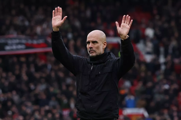 HLV Guardiola phải xin lỗi khán giả Man City tại Old Trafford sau trận thua Man Utd.