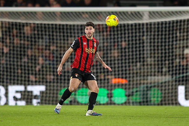 Marcos Senesi có thể là giải pháp tức thì cho Chelsea.