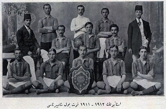 Đội hình đã giành chức vô địch giải đấu đầu tiên của câu lạc bộ ( 1911–1912 )