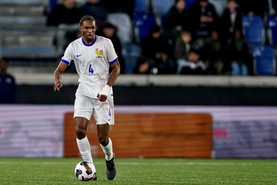 Jeremy Jacquet được cho đã đạt thỏa thuận cá nhân với Chelsea.