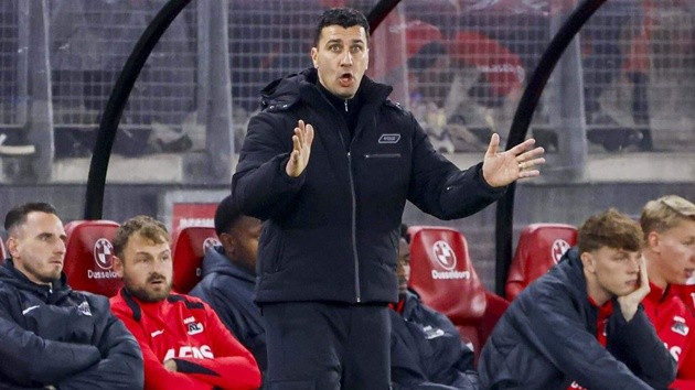 Maarten Martens đang dẫn dắt Az