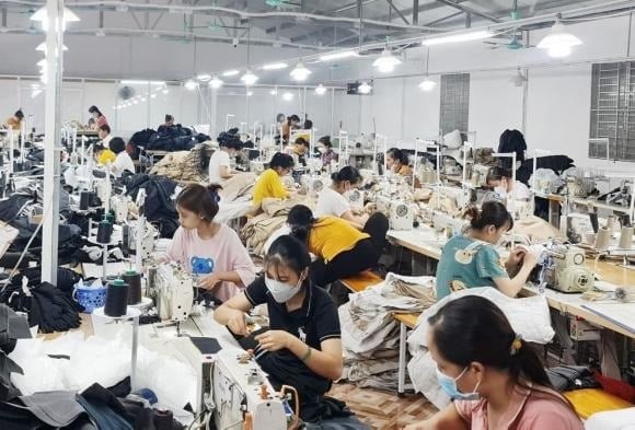 Quy chế thưởng do người sử dụng lao động xây dựng, quyết định và phải được công bố công khai tại nơi làm việc, sau khi tham khảo ý kiến của tổ chức đại diện người lao động (nếu có).

