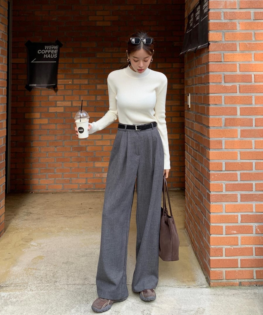 Nếu đen mang lại cảm giác mạnh mẽ thì xám lại là lựa chọn mềm mại hơn cho những ai yêu thích sự tinh tế. 