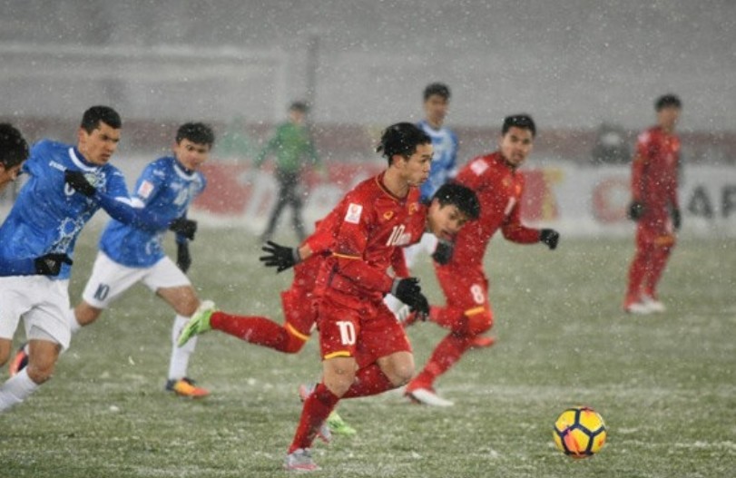 Các cầu thủ Việt Nam đã nỗ lực hết mình để đưa trận đấu vào hiệp phụ. Ảnh: Hoàng Hà.