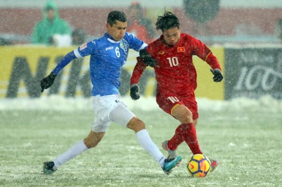 Trận chung kết tại Thường Châu diễn ra trong điều kiện thời tiết trắng xóa. Ảnh: Tuấn Hữu.