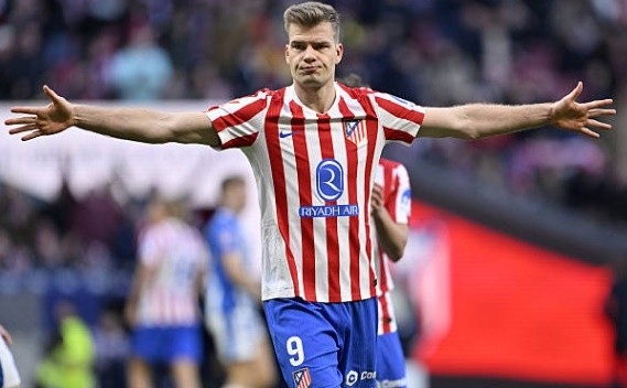 Alexander Sorloth giúp Atletico nhọc nhằn giành 3 điểm.