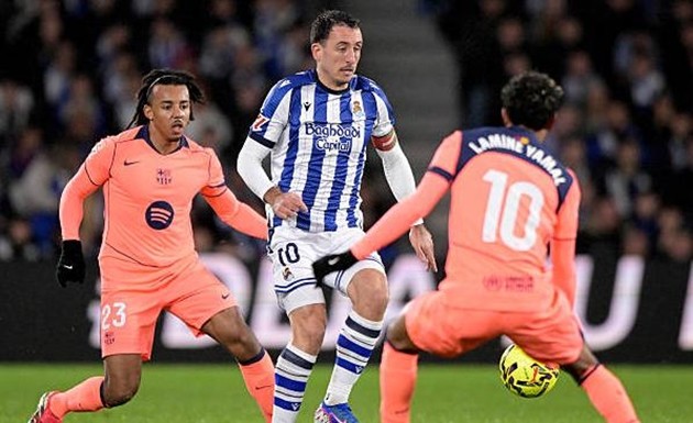 Barcelona nhận thất bại trên sân Anoeta của Real Sociedad.