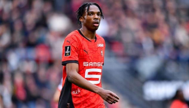 Hàng thủ Chelsea cần một trung vệ đẳng cấp thay vì tiềm năng.