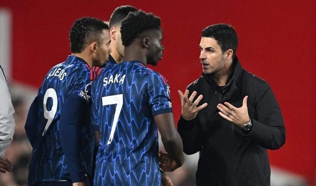 Mikel Arteta và Arsenal bỏ lỡ thời cơ trong cuộc đua vô địch.