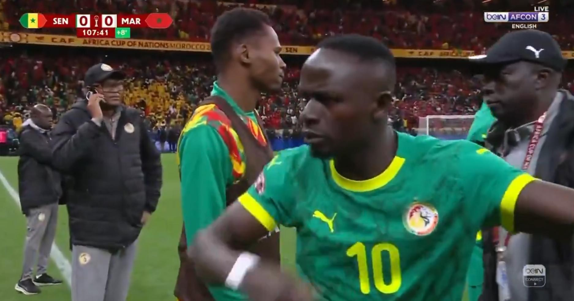 Sadio Mane kêu gọi các đồng đội trở lại sân thi đấu.