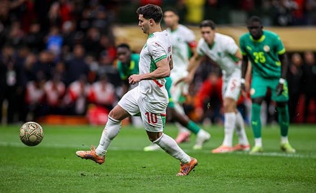 Cú đá 11m thảm họa của Diaz.