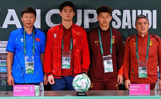 Liu Haofan tham dự họp báo trước trận/