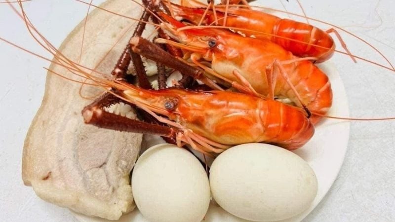 Bộ tam sên gồm: Thịt heo, trứng vịt, tôm