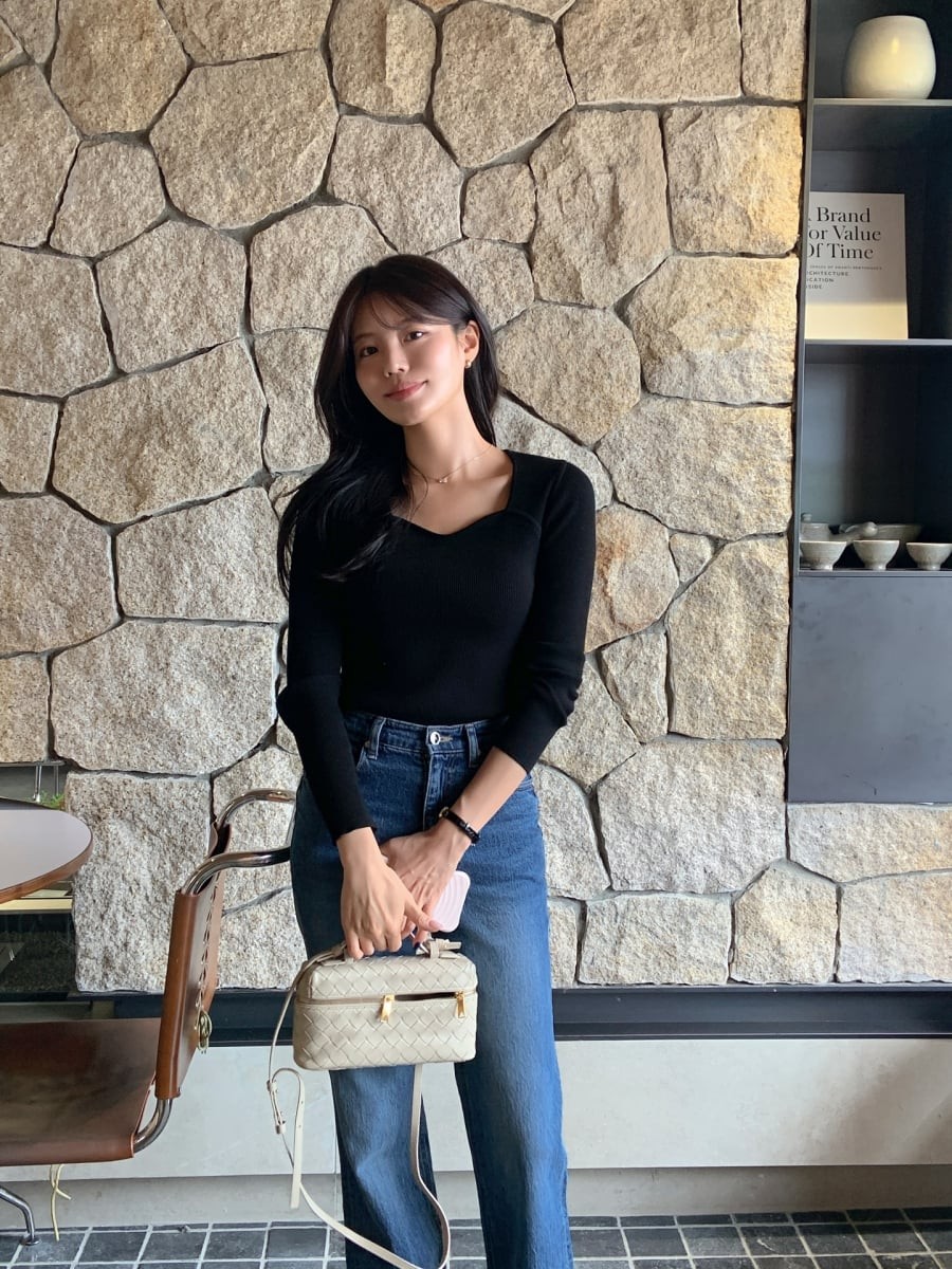 Áo len tăm là lựa chọn lý tưởng cho những ai yêu thích phong cách tối giản nhưng vẫn muốn giữ vẻ thanh lịch.