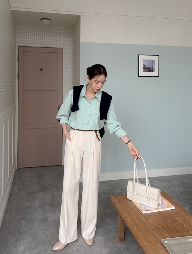 Thiết kế này tạo cảm giác đôi chân dài hơn, đồng thời mang lại vẻ ngoài sang trọng và hiện đại.