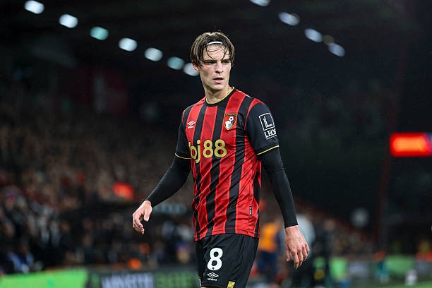 Alex Scott là mục tiêu chuyển nhượng tiếp theo của Manchester City.