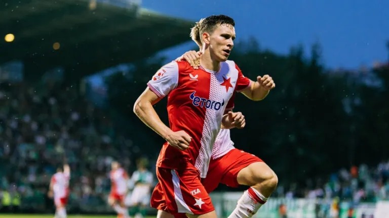 Lukas Provod là linh hồn trong lối chơi của Slavia Prague.