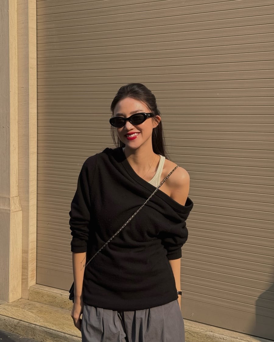 Dù ưu ái bảng màu an toàn, Salim vẫn biết cách tạo điểm nhấn để trang phục không bị đơn điệu