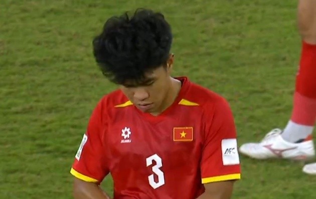 Lý Đức khép lại ngày thi đấu không tốt bằng tấm thẻ đỏ