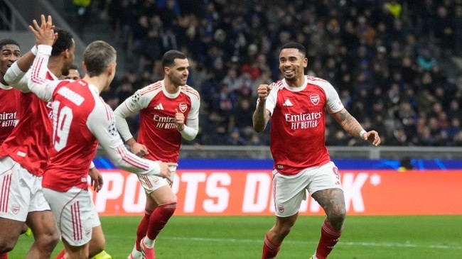 Jesus lập cú đúp bàn thắng.