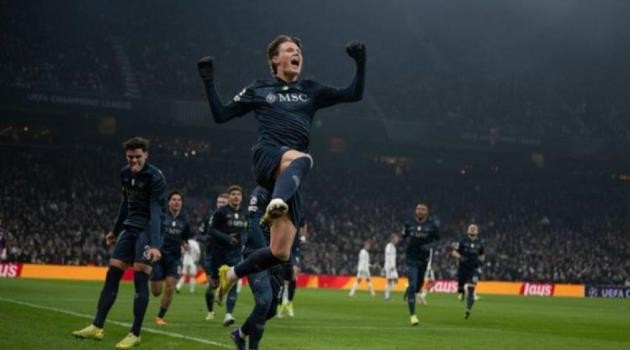 Scott McTominay không thể giúp Napoli giành 3 điểm.