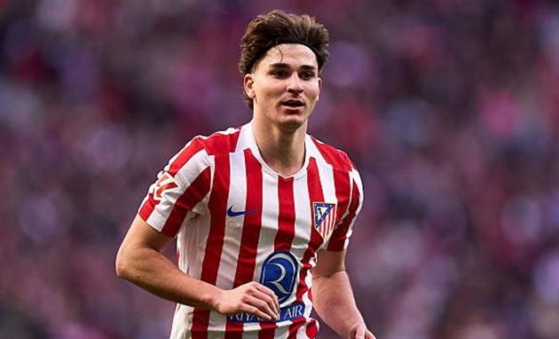 Julian Alvarez nằm trong tầm ngắm của Barcelona.