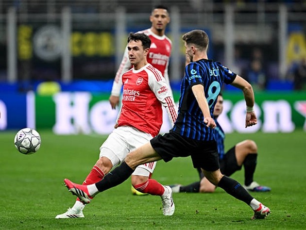 Martin Zubimendi – 6.9 Phòng ngự thiếu quyết liệt trong tình huống dẫn đến bàn gỡ hòa của Inter và có vài pha xử lý bóng cẩu thả. Thiếu đi sự năng nổ của Rice bên cạnh, Zubimendi gặp khó khăn trong việc ngăn chặn các pha phản công của đối thủ.