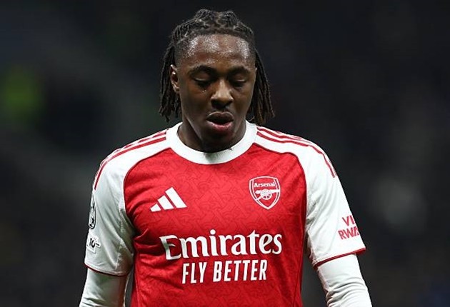 Eberechi Eze – 6.8 Tham gia tích cực vào giai đoạn nhập cuộc đầy tốc độ của Arsenal. Eze chọn được những vị trí trống trải tốt và đã thử tài thủ môn Sommer ngay sau giờ nghỉ. Tuy nhiên, anh sẽ cảm thấy thất vọng vì thiếu hiệu quả ở những tình huống cuối cùng.