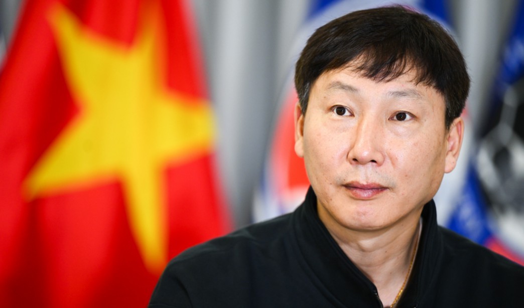 HLV Kim và các học trò tạm quên nỗi buồn thất bại để hướng đến trận tranh hạng 3.