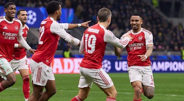 Niềm vui của Jesus và đồng đội trong chiến thắng trước Inter.