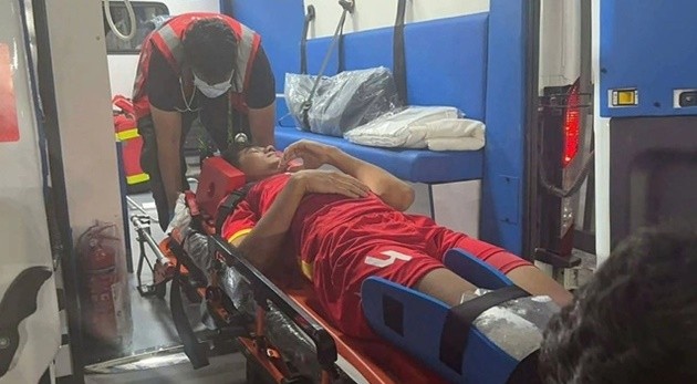 Chấn thương của Hiểu Minh là mất mát lớn cho bóng đá Việt Nam.