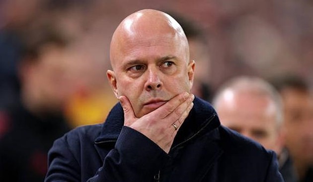 Arne Slot đang chuẩn bị cho một canh bạc tại Anfield.