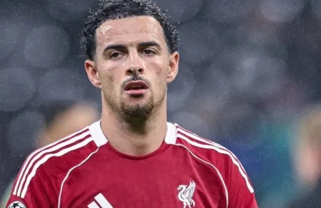 Jones trong màu áo Liverpool.