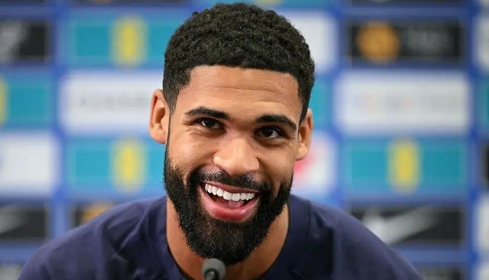 Loftus-Cheek đang được giới truyền thông liên kết với Man Utd. 