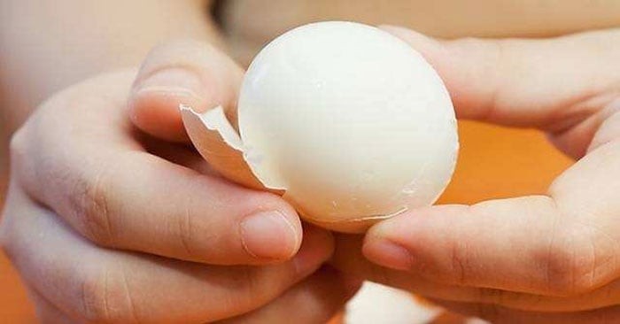 Trứng luộc bóc dễ dàng