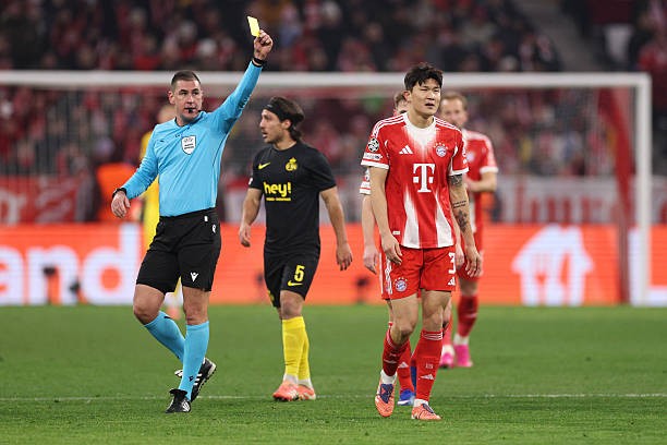 Việc Kim Min-jae bị truất quyền thi đấu khiến Bayern Munich gặp khó trong khoảng 30 phút cuối trận.