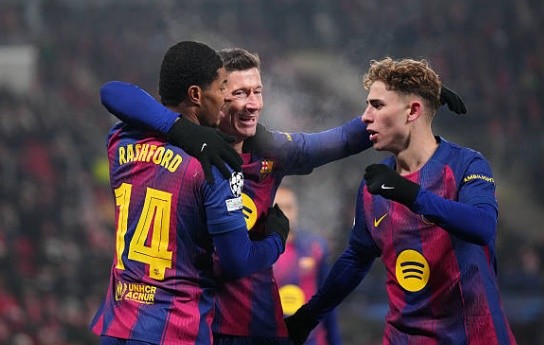 Barca giành thắng lợi dễ dàng trước Slavia.