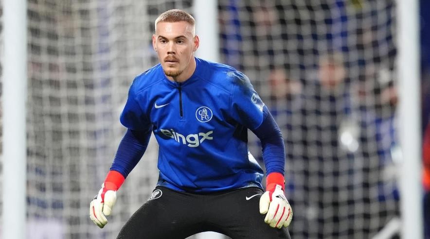 Filip Jorgensen — 6.0 điểm: Trở lại đội hình xuất phát cho trận đấu đầu tiên tại Champions League kể từ tháng 10, nhưng phải rời sân ngay sau giờ nghỉ do dường như gặp vấn đề về chấn thương.