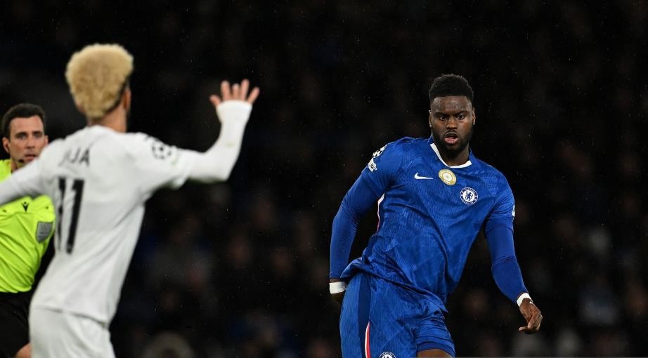 Benoit Badiashile — 7.6: Có một pha đánh đầu chệch cột dọc đầy tiếc nuối dù ở vị trí thuận lợi trong hiệp một.