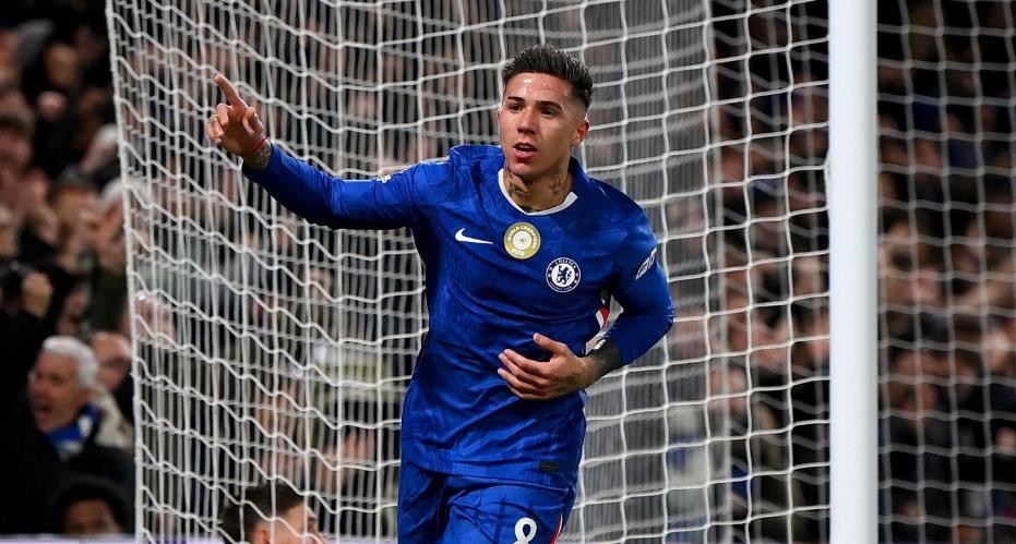 Enzo Fernandez — 7.0: Thi đấu nhô cao hơn thường lệ trong vai trò số 10 vào tối nay. Anh đã xử lý rất tốt để kiến tạo một cơ hội ngon ăn cho Reece James ở phút 16. Thật sự kém may mắn khi bị từ chối bàn thắng sớm do lỗi đẩy sau với Sema.