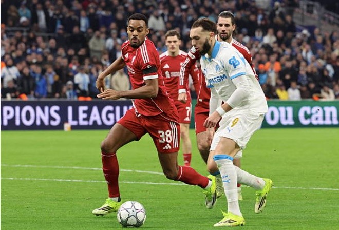 Ryan Gravenberch (7.8 điểm): Một ông chủ thực thụ ở khu trung tuyến. Gravenberch điều tiết nhịp độ trận đấu tuyệt vời và có nhiều tình huống thu hồi bóng quan trọng. Điểm nhấn lớn nhất là pha bứt tốc mạnh mẽ vào vòng cấm đối phương trước khi kiến tạo dọn cỗ để Gakpo ghi bàn ấn định tỷ số.