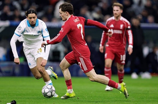 Florian Wirtz (6.8 điểm): Dù thể hiện kỹ năng kiểm soát bóng điêu luyện và khả năng thoát pressing đẳng cấp, Wirtz lại thiếu đi sự sắc sảo trong các pha dứt điểm cuối cùng. Anh bỏ lỡ một vài cơ hội có thể giúp Liverpool sớm định đoạt trận đấu trong hiệp hai.